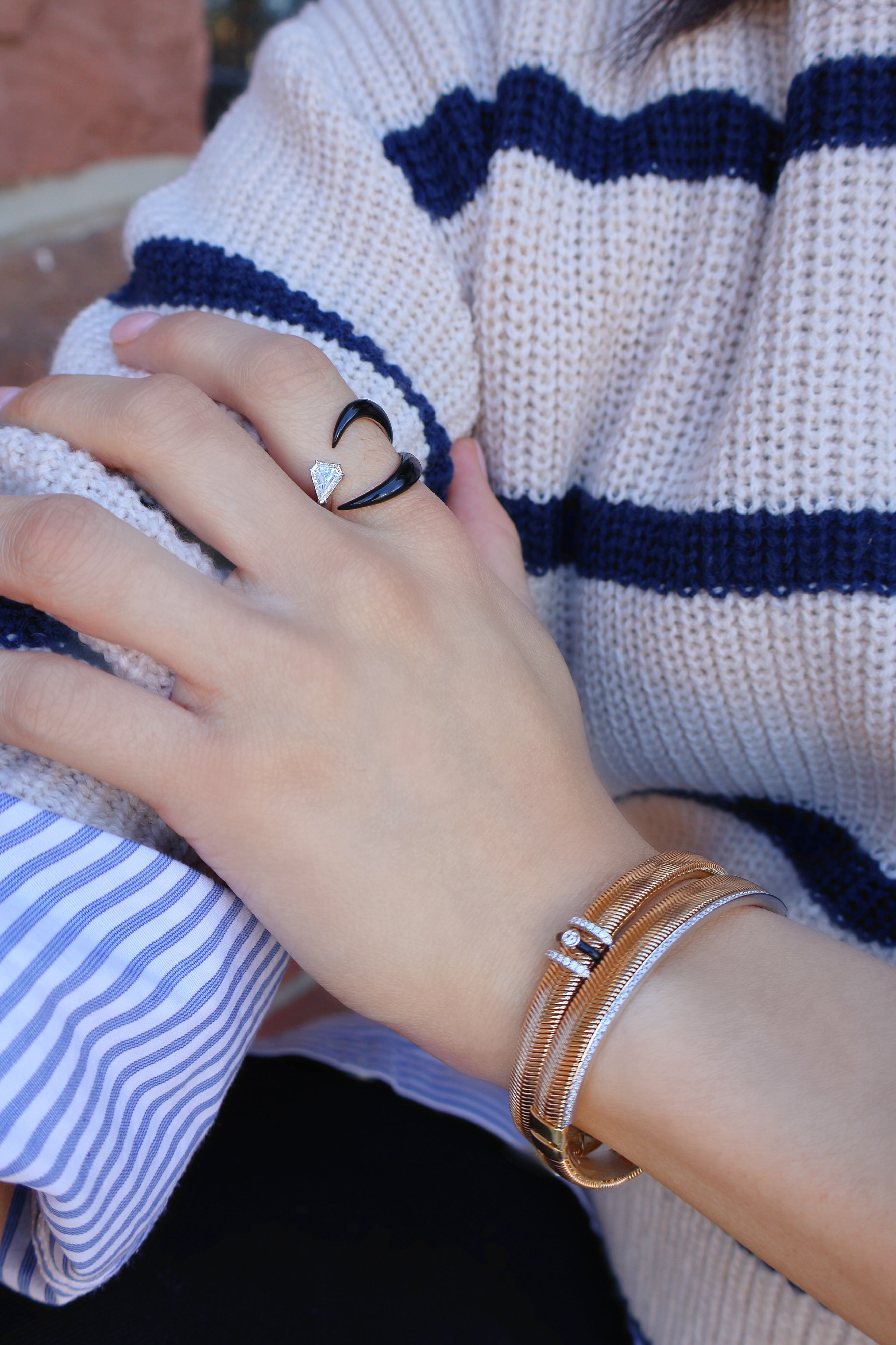 Oui Corner Diamond Ring