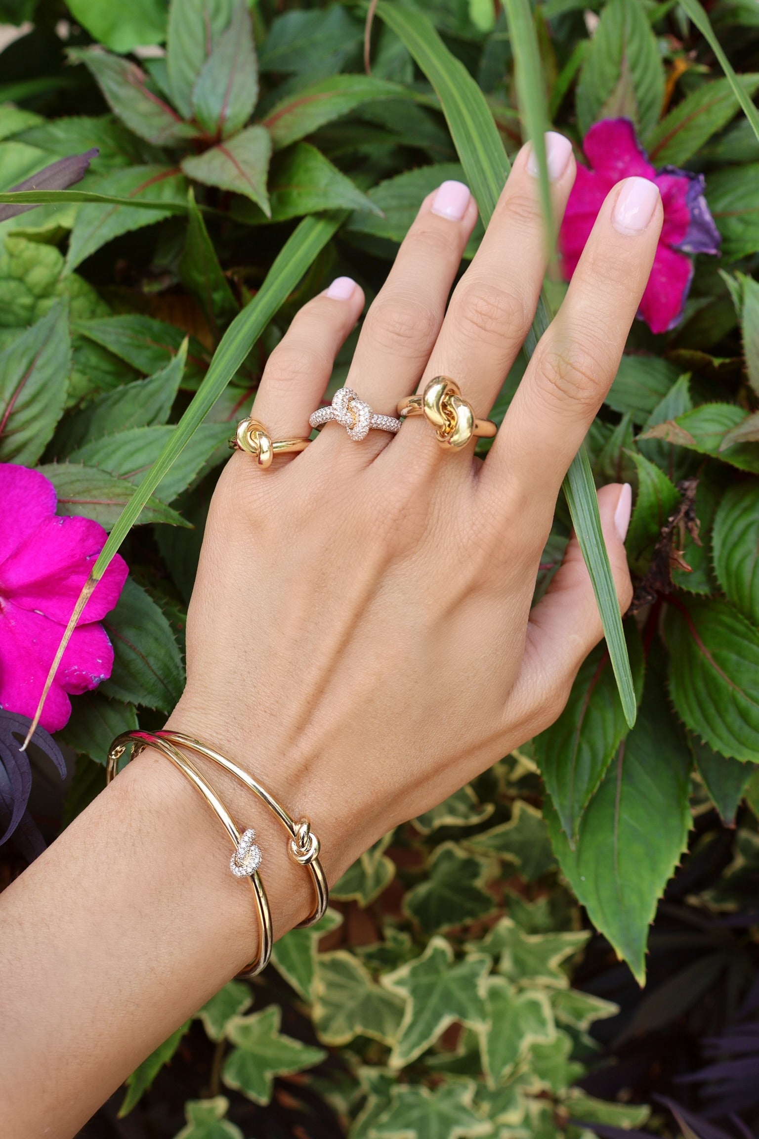 Medium Legacy Knot Ring