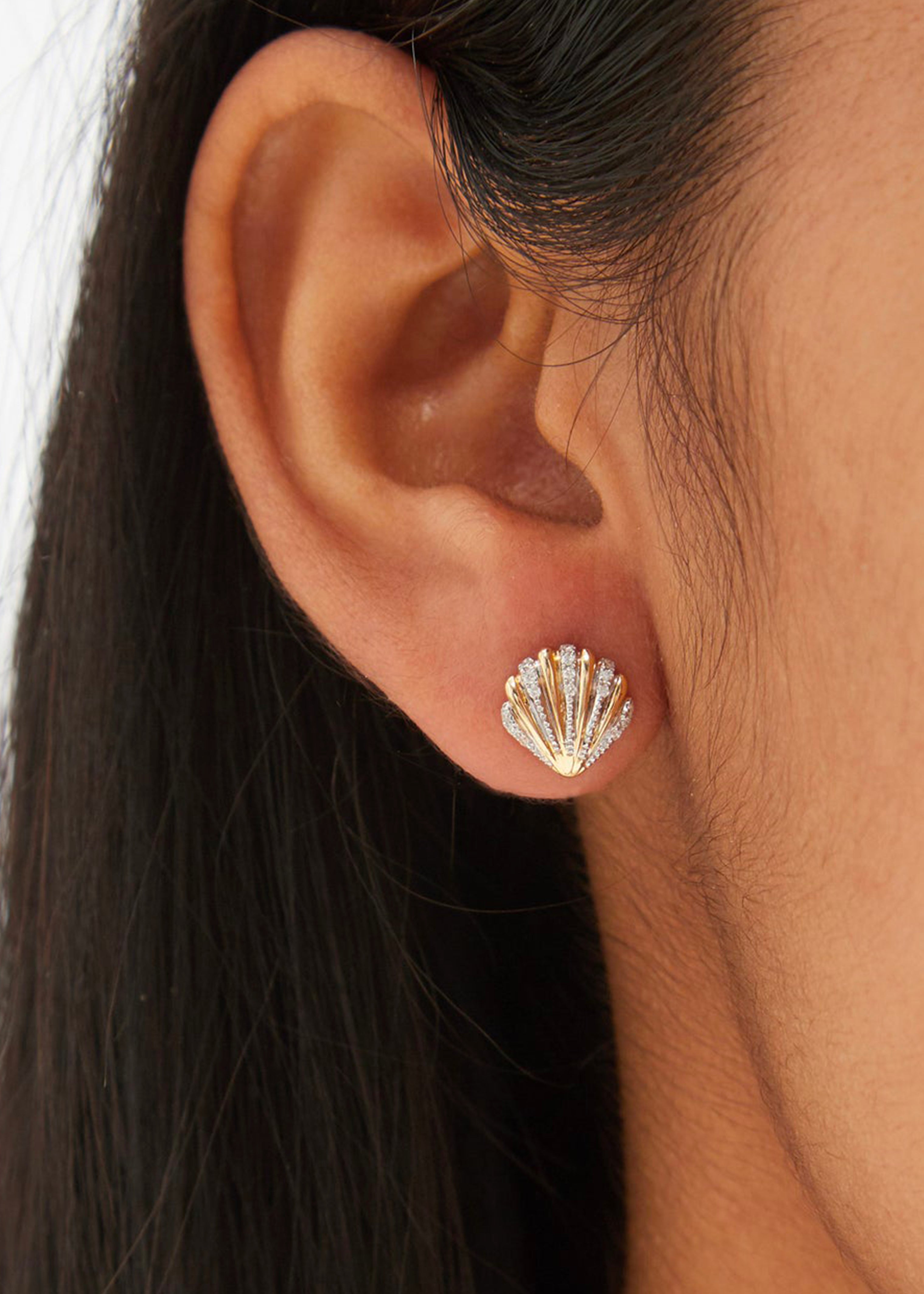 PAIRE DE PUCES COQUILLAGE OJ shell earrings diamond stud Yvonne Léon tiny gods