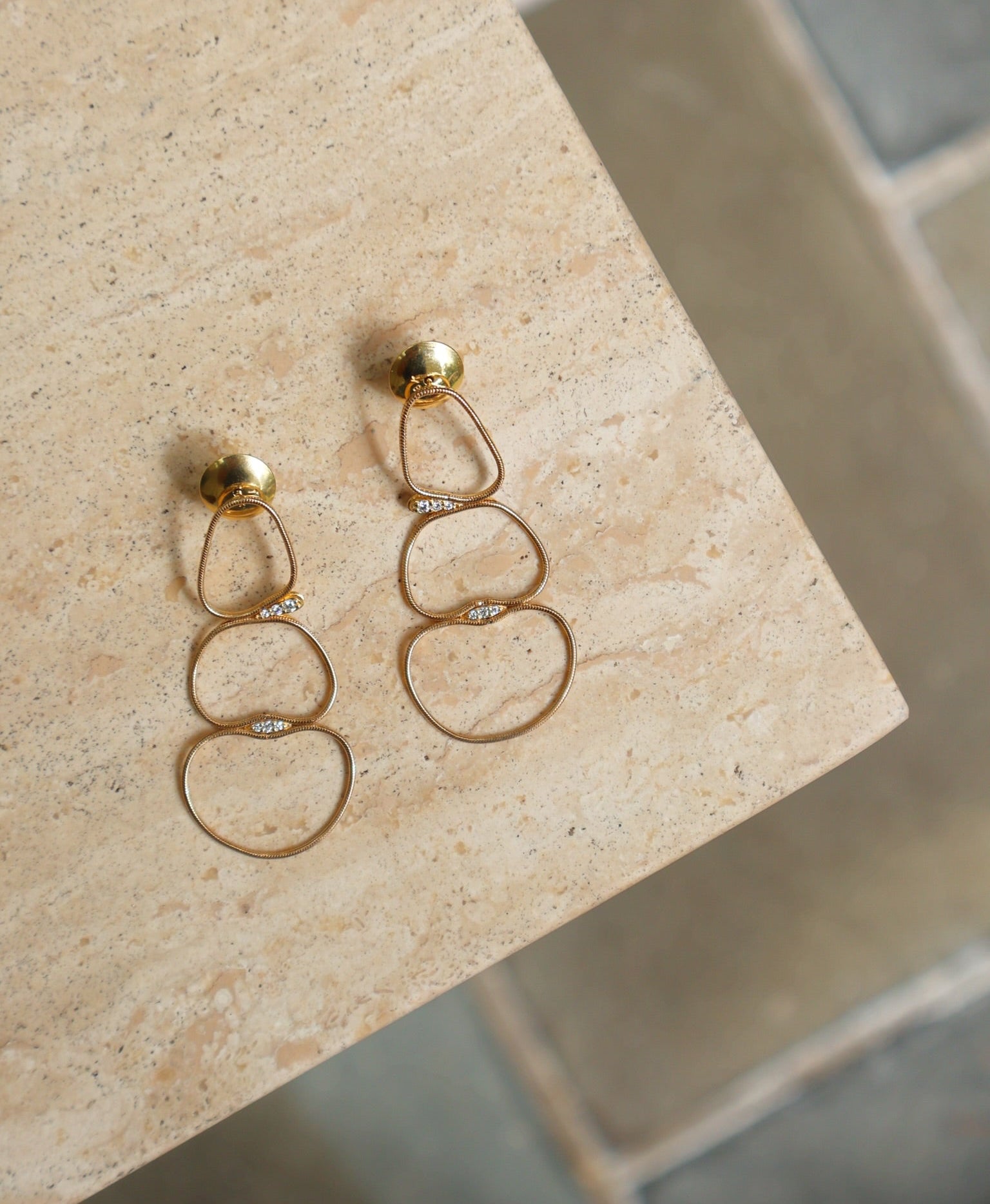 18k yellow gold fluid diamonds medium chain earrings by Fernando Jorge Tiny Gods