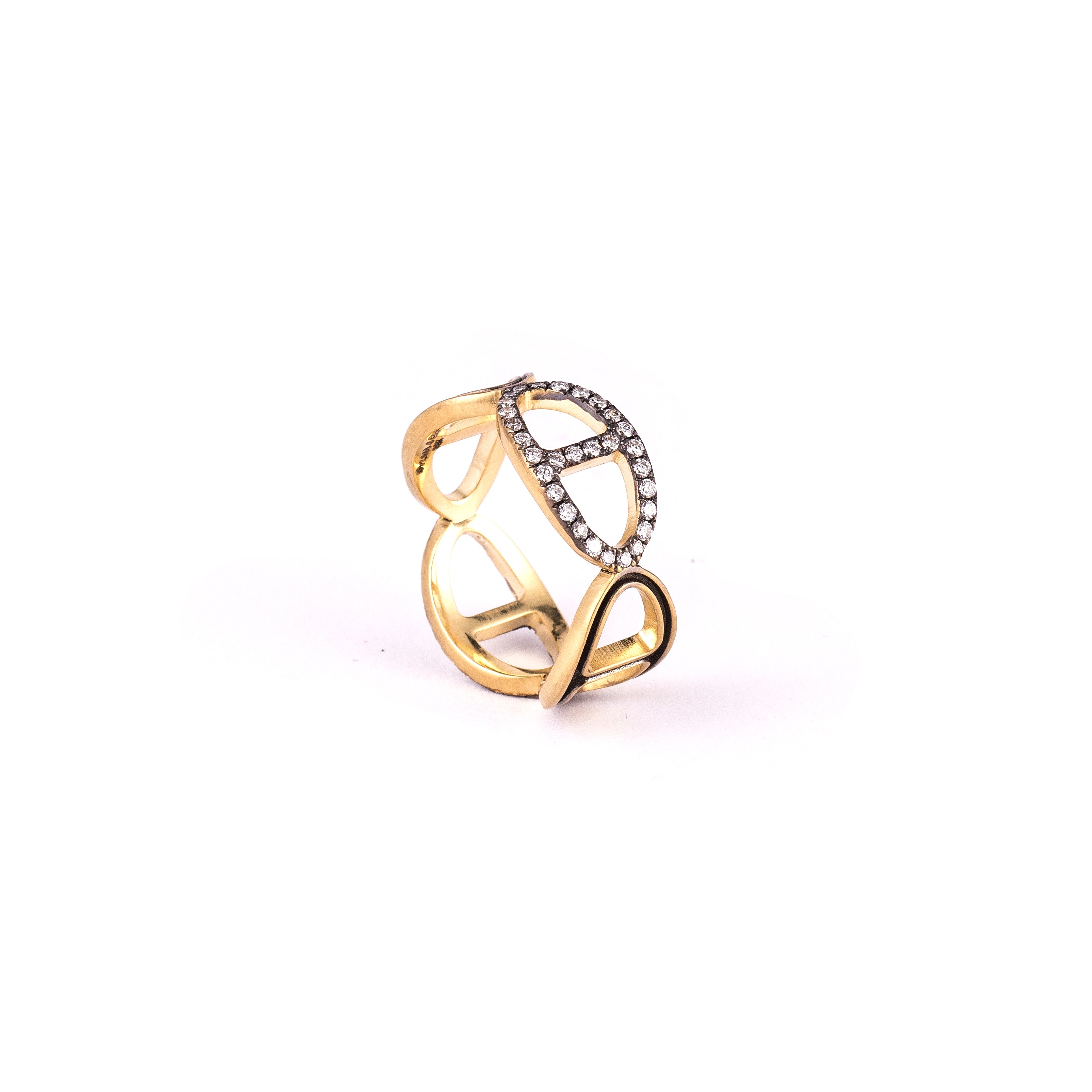 Diamond Section Buckle Band
