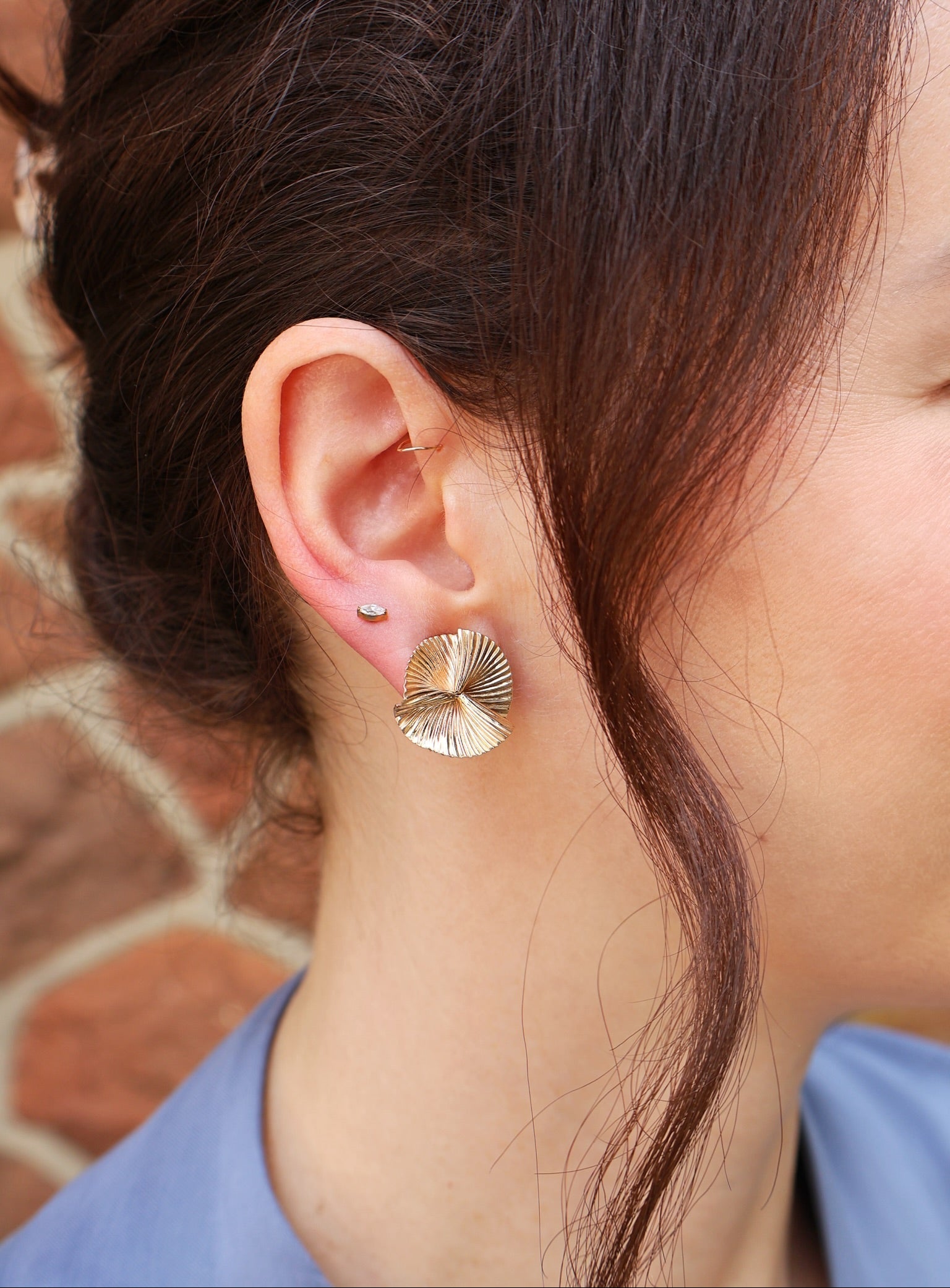 18k small round trifold pleated circle stud earrings Tiny Gods 