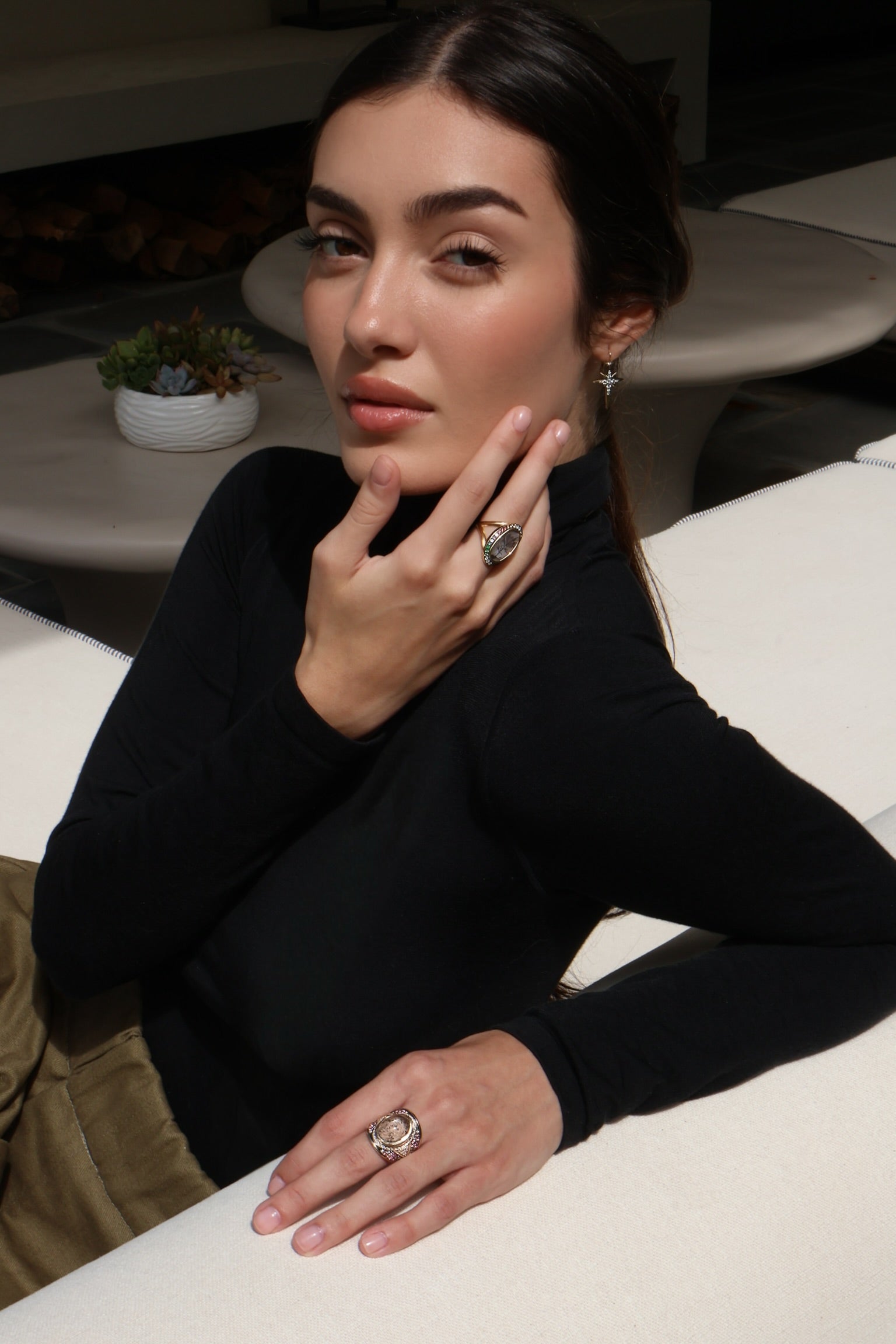 18k yellow gold selene dryada agate cigar band ring with sapphires and diamonds by Venyx Tiny Gods 