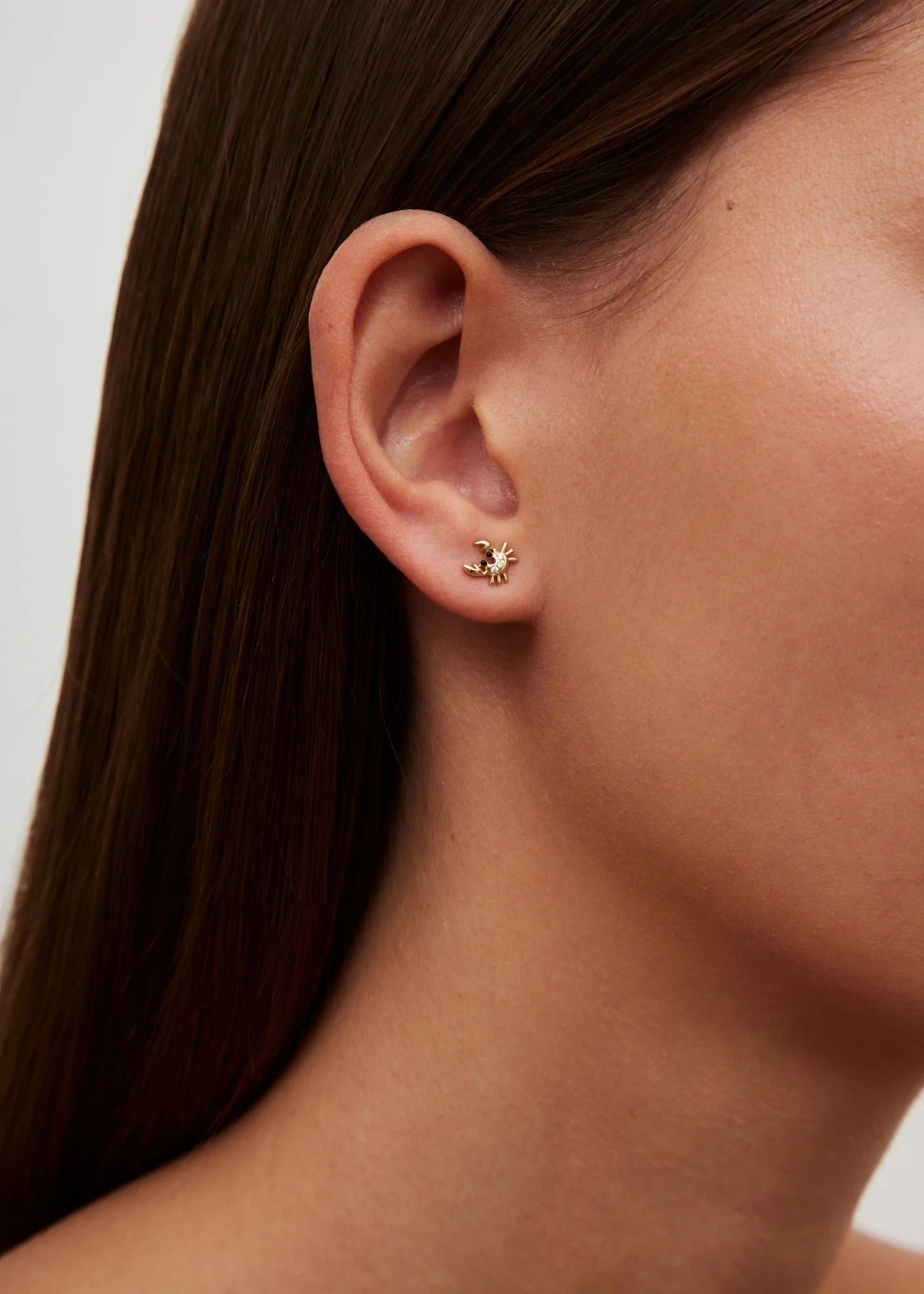 Single Mini Crustace Crab Earring yellow gold Yvonne Leon tiny gods 