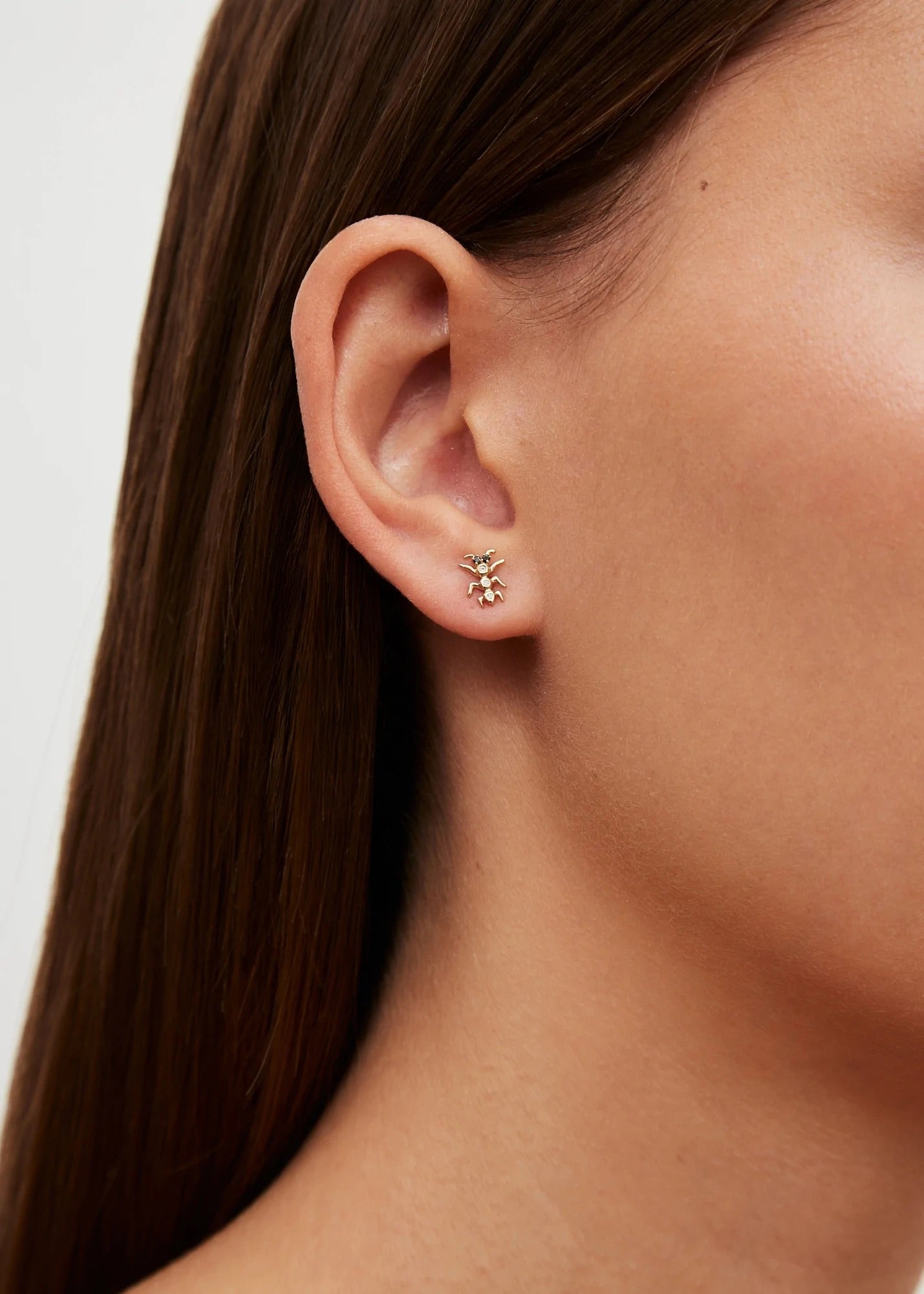 single ant earring mini yellow gold tiny gods Yvonne Leon