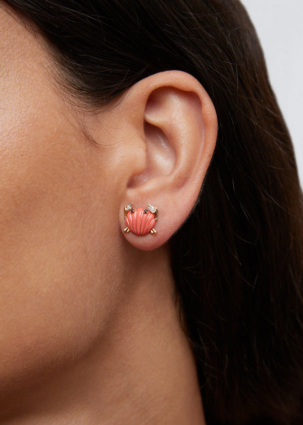PAIRE DE BO CRABE COQUILLAGE CORAIL OR J crab coral earrings yellow gold tiny gods Yvonne Léon