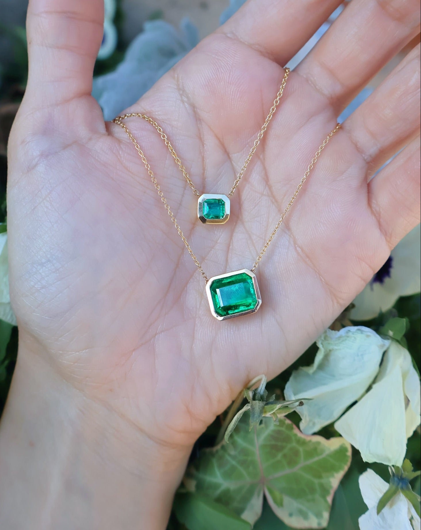 18k below gold 4ct, 4.5ct green emerald emerald cut bezel set pendant necklace by Tiny Gods 