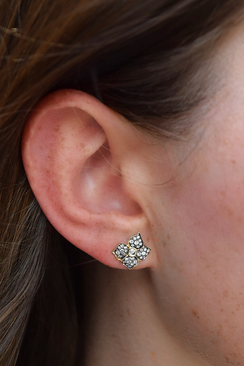 18k yellow gold hail storm piccolo fiori studs with diamonds and black rhodium detail by Sorellina