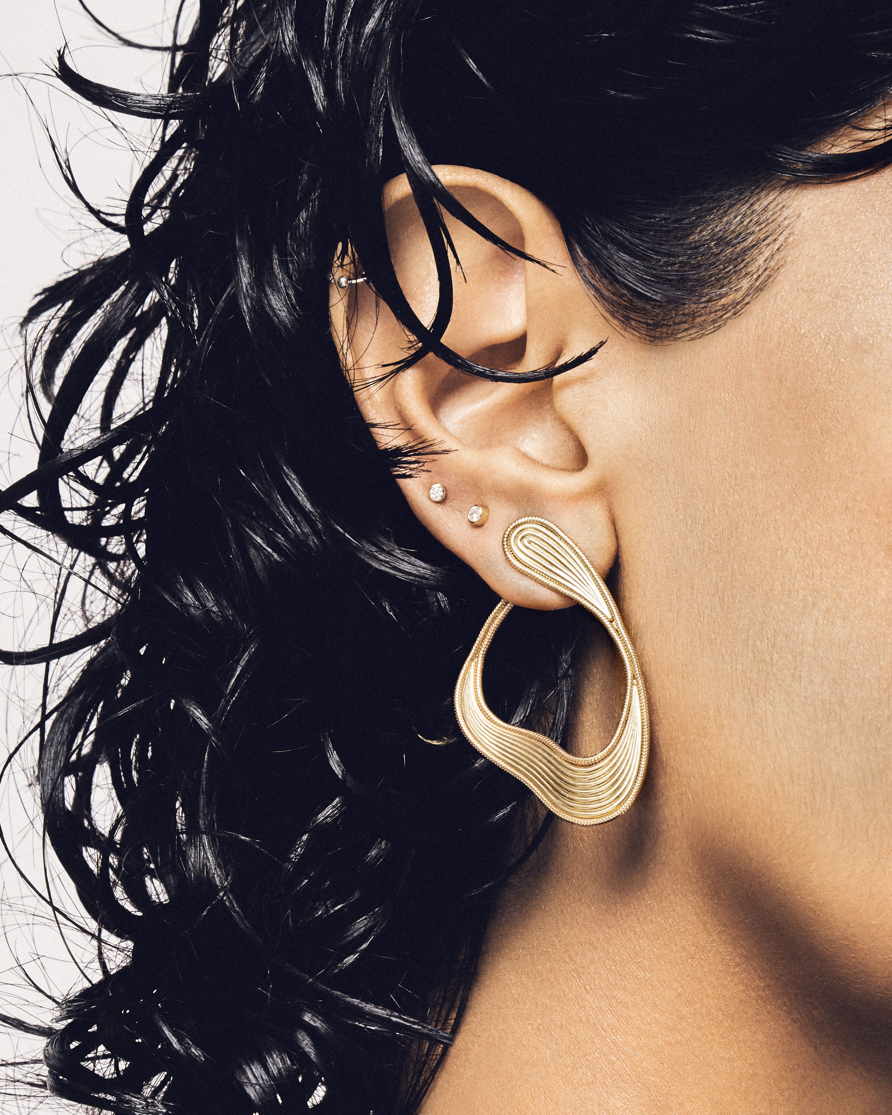 Fernando Jorge medium streamline loop earrings tiny gods 